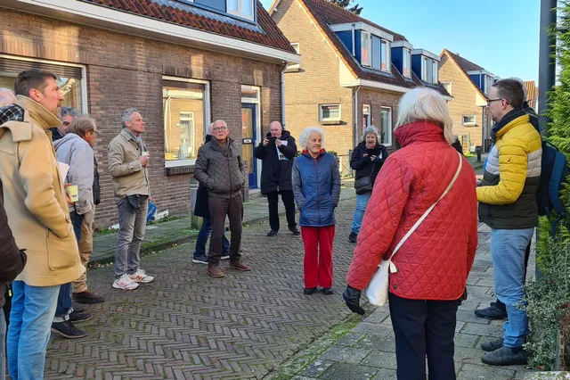 Informatiewandeling voor raadsleden door deel Velp-Zuid: Renovatie of sloop?