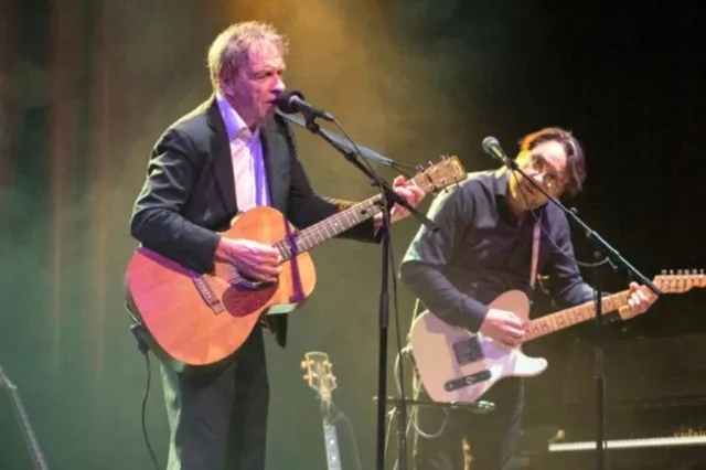 Alex Roeka met 'Nachtcafé' in de tuin van Kasteel Middachten Image