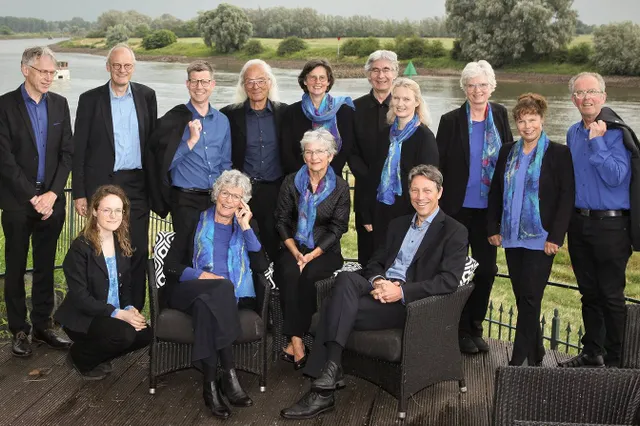 Samen kerstfeest vieren in 12e-eeuws kerkje De Oude Jan Image