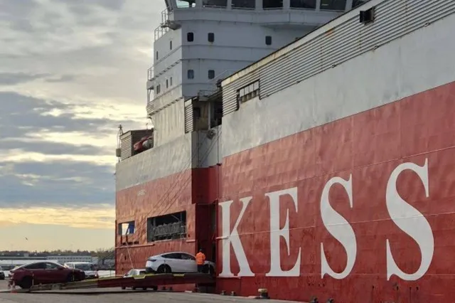 19142-kess-vessel-medium