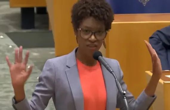 Sylvana Simons ruikt racisme: ''Dit komt door witte mensen''