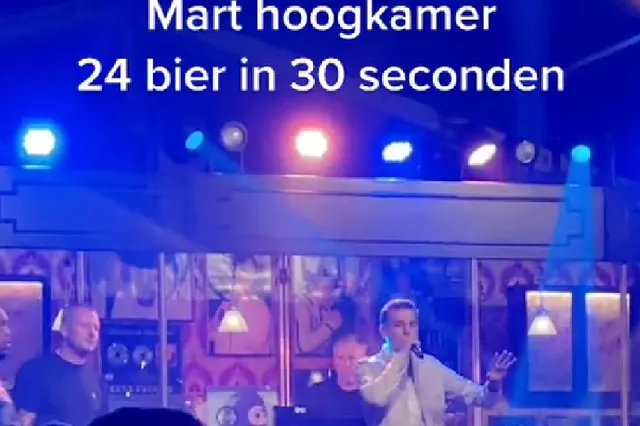 Eerste optreden Mart Hoogkamer na rustpauze gaat mis: zanger bekogeld