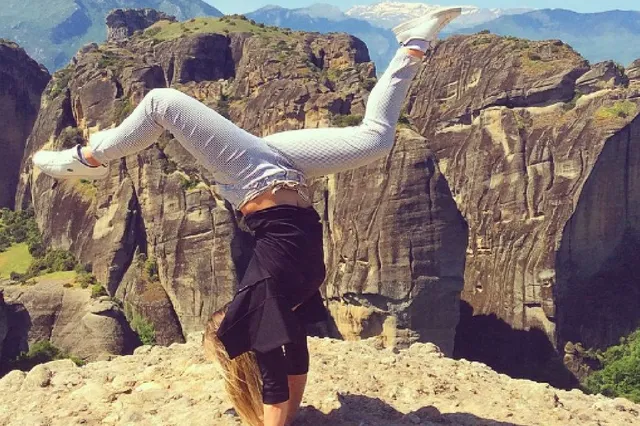 Beroemde topsporter (23) maakt selfie bij ravijn, valt naar beneden