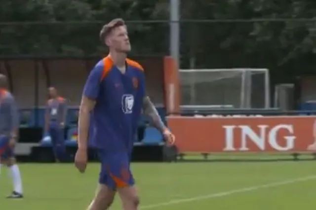 Wout Weghorst smijt shirt weg en stapt op: ''Dit pik ik niet''