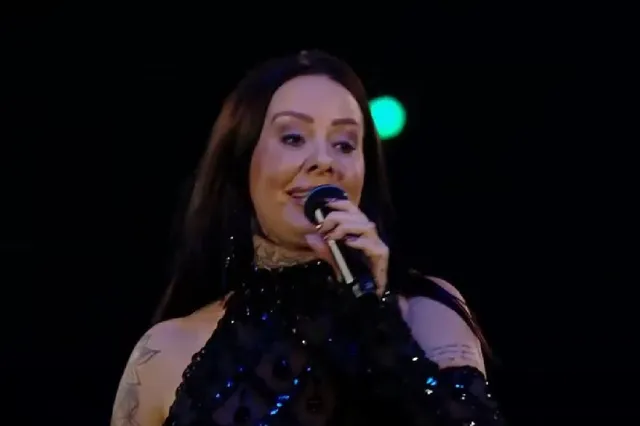 Optreden Wendy van Hout gaat mis: ''Zo vals als een kraai''