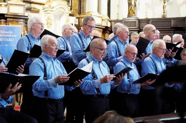 Kerstshow ‘Zitterd Zuut Sjterre’ van mannenkoor Si-Tard
