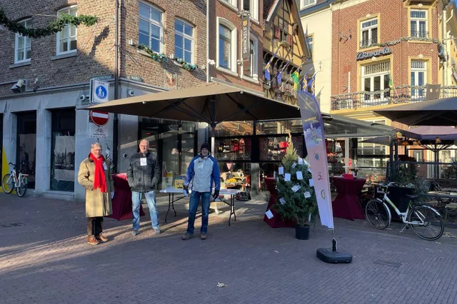 Wensboomactie op de Markt in Sittard, help een kind aan een cadeau! Image