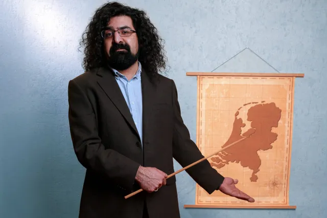 Cabaretier/comedian Hermes Ahmadi in theater Karroesse Image