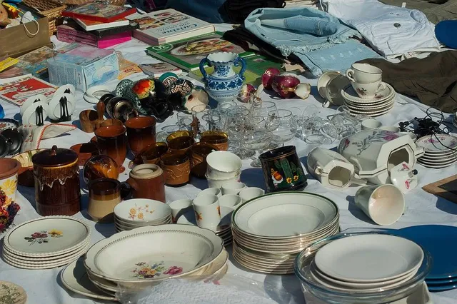 Garagesale door buurtvereniging Fortuna in Geleen Image