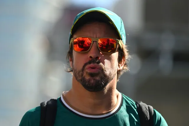 Fernando Alonso advarer Adrian Newey om en ting hos Aston Martin