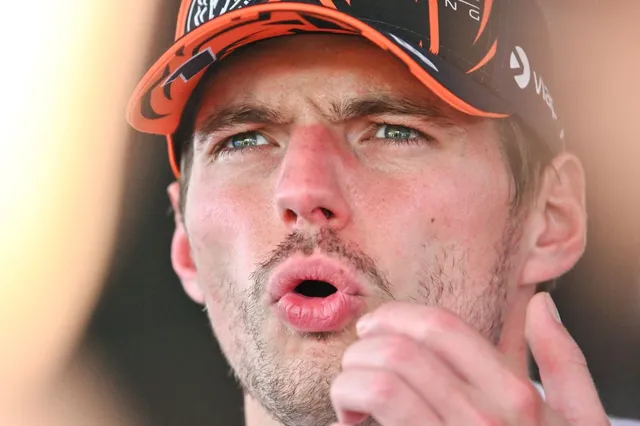 Frustreret Max Verstappen modtager en hård dobbeltstraf