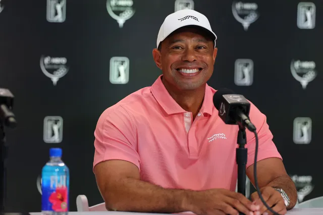 Tiger Woods tager et sving i TGL-simulator