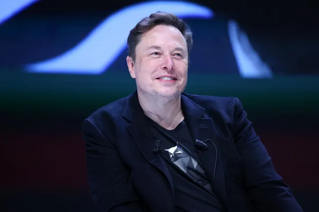 Elon Musk vil købe Liverpool, siger hans far