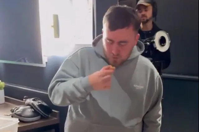 Luke Littler nyder bokserens snack efter kampen