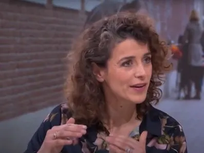 Lachen, gieren, brullen: VVD-kakelkip Sophie Hermans TOTAAL in paniek