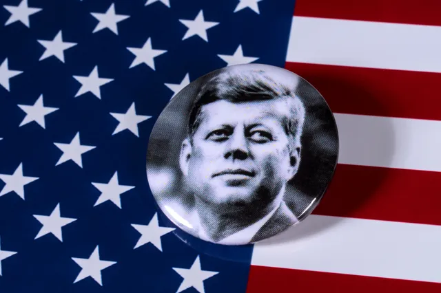 Tucker Carlson zendt baanbrekende beelden uit: 'De CIA was betrokken bij de moord op John F. Kennedy'