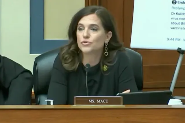 Filmpje! Congresvrouw Nancy Mace VERNIELT oud-Twitter-bazen: 'Hoe durfden jullie artsen te censureren!'