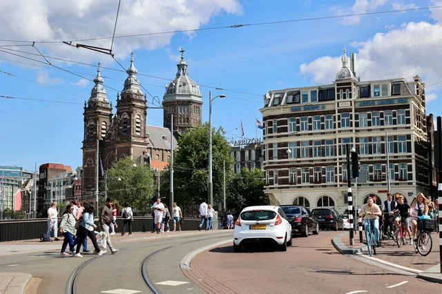 Amsterdam woedend: linkse partijen blijken linkse gekken te zijn