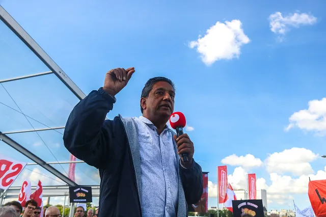 Woedende Prem Radhakishun trekt zich terug uit de race voor het leiderschap van PvdA-GroenLinks