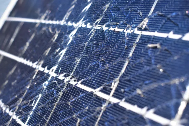 Eigenaren van zonnepanelen moeten nu gaan BETALEN voor extra opgewekte stroom bij Vandebron