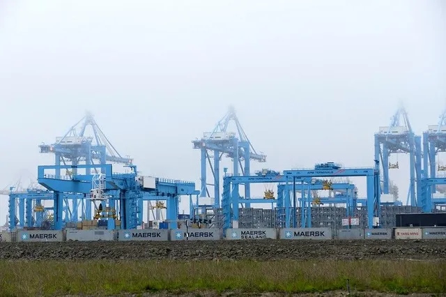Historische daling Rotterdams containerverkeer ontmaskert EU's economisch falen
