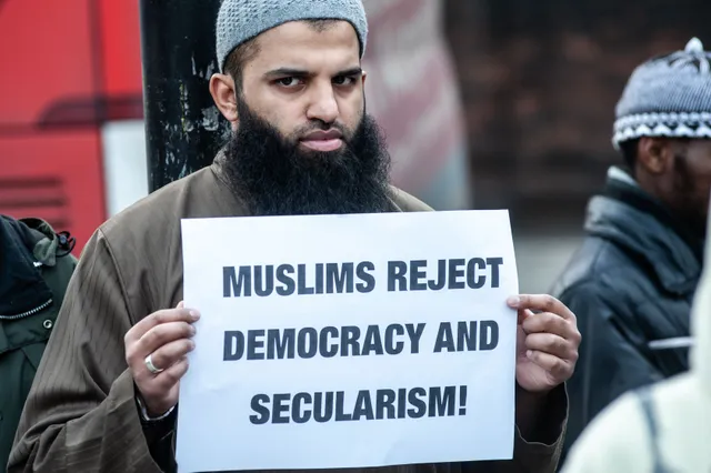 Grootschalige moslimbijeenkomst in Nederland laat de strijdkreet "Allahu Akbar" luidt klinken