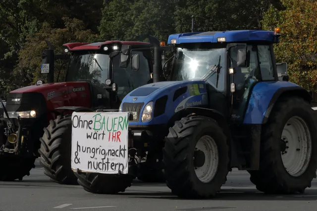 Beelden! Duitse boeren komen hard in actie: Blokkeren de hele boel