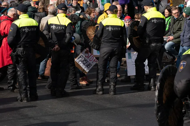 Klimaatpaupers van Extinction Rebellion zorgen voor enorme chaos in Eindhoven: Ruim 100 arrestaties