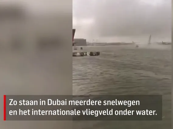 Mens speelt voor god: Kunstmatige regen in Dubai leidt tot rampzalige overstromingen