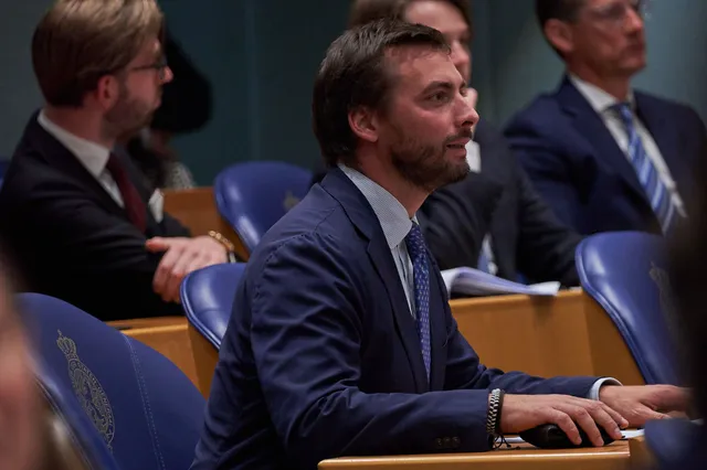 Lachen! Knettergekke linkse leraren en media geven Baudet en Tate schuld van 'minder homo-acceptatie'