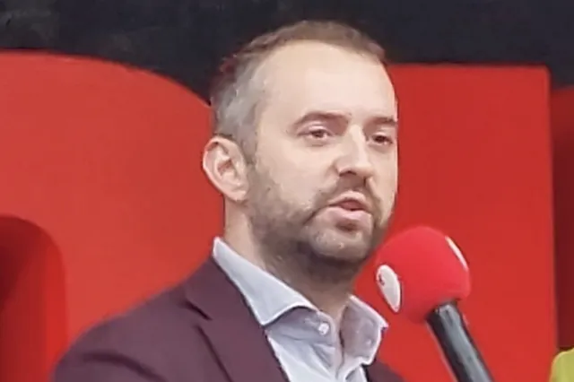 Hilarisch! SP-leider Jimmy Dijk scheldt op kabinet Schoof: "Kleuterklasje!"