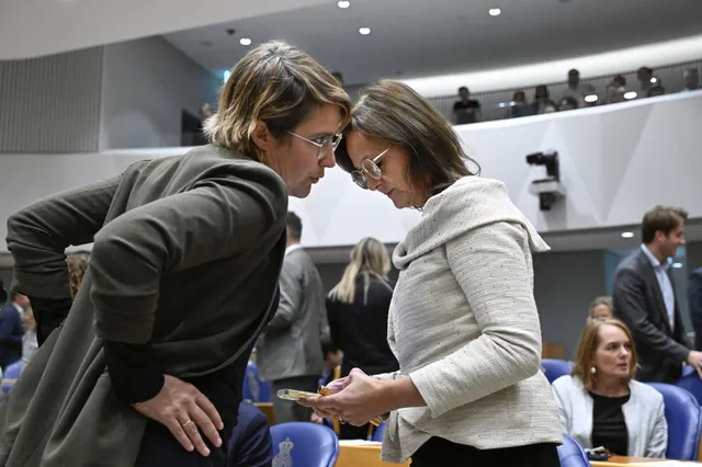 LOL! Met veel bombarie opgestapt NSC-Kamerlid duikt nu tóch weer op: "Wat een gotspe!"