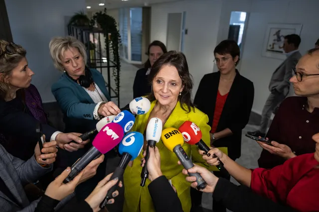 [Video] Knettergestoord NSC-bazinnetje Van Vroonhoven lacht voor de camera: "Volle kracht vooruit!"