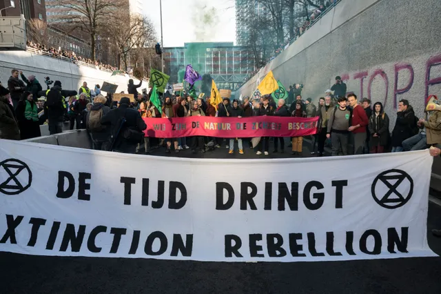 Extinction Rebellion: Klimaatgekken verstoren Schiphol en worden eindelijk eens opgepakt