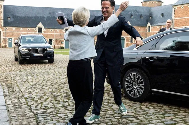 Rutte zet NAVO voor schut: Groene sneakers bij topontmoeting met Von der Leyen