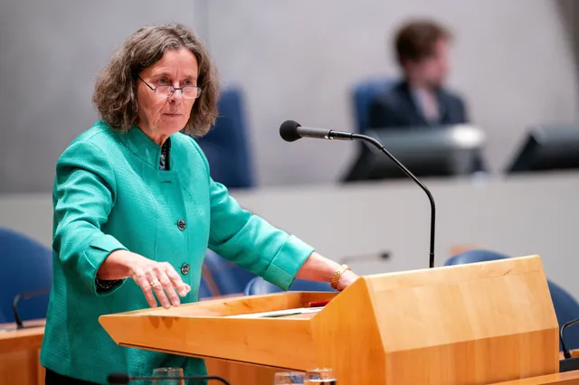 PVV slaat alarm: Fabers asielbeleid veel te duur, opvang kan 1 miljard goedkoper
