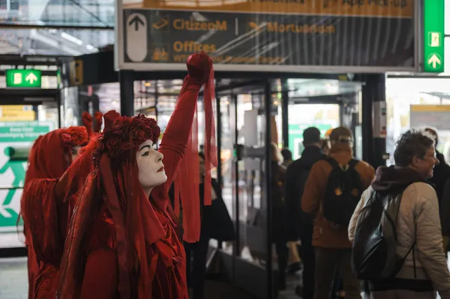 Extinction Rebellion-terreur op Schiphol: 67 activisten opgepakt door Marechaussee