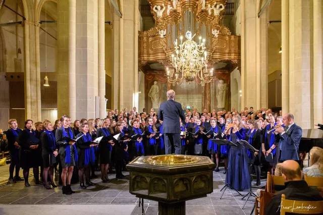 Bidden, spreken en Stereo en Immanuël zingen voor Israël