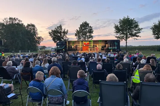 Openlucht zangavond bij rentmeestershuis Baron van Dedem