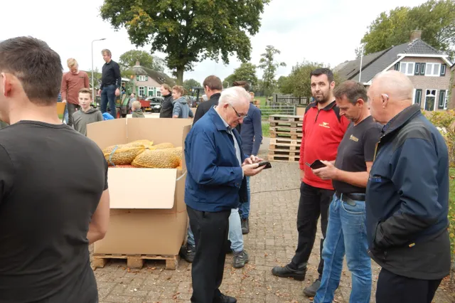 Eikelinzameling Slager voor kinderen gemeente Staphorst