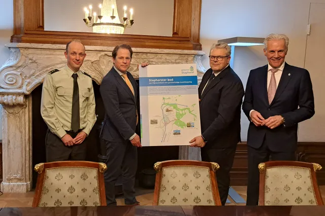 Staphorster bod voor grootschalige munitieopslag’ overhandigd