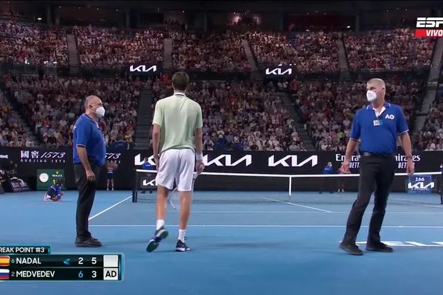 VIDEO: Intruder jumps onto court during Australian Open final between Medvedev and Nadal