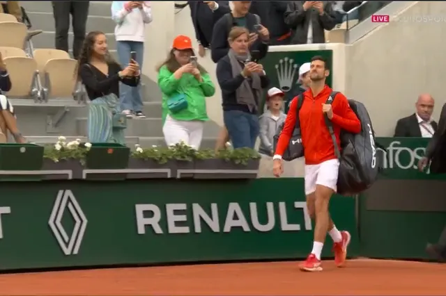VIDEO: Djokovic booed while walking on court before Schwartzman win at Roland Garros
