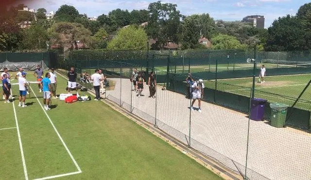 (VIDEO) Djokovic and Kyrgios cross paths pre-Wimbledon final after practice: "It took you five years to say something nice about me"