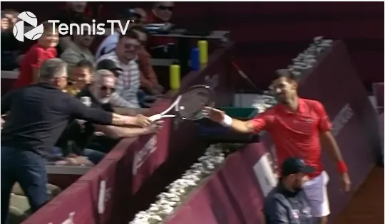 VÍDEO: Novak Djokovic lanzó accidentalmente su raqueta a la grada durante el partido contra Lajovic en el Srpska Open