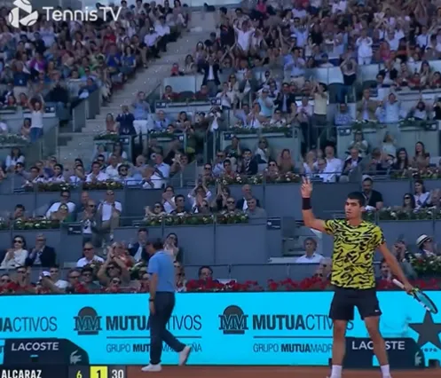 (VIDEO) Daylight robbery as Alcaraz snatches certain Khachanov point at Madrid Open