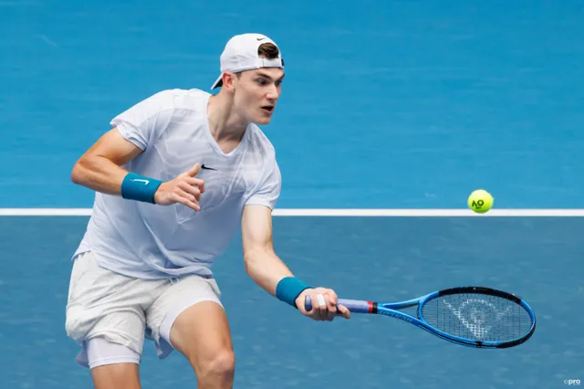 "Me siento un poco destruido mentalmente": Draper se retira de Roland Garros tras sufrir una lesión que le obliga a sacar bajo el brazo