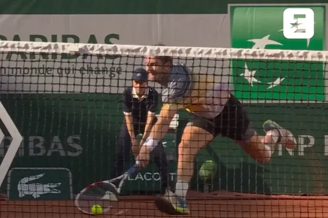 (VIDEO) Pouille fumes as Norrie caught in double bounce controversy at Roland Garros: "It touched the floor"