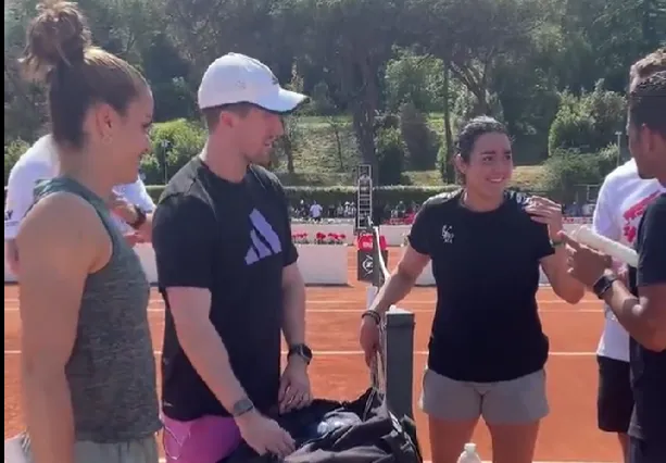 VIDEO: Sakkari and Jabeur engage in heated debate before practice.....about which country makes the best olive oil