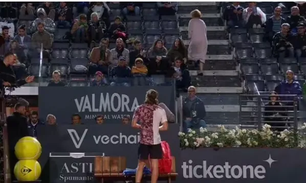 Tsitsipas tries to kick mother out of box at Rome Open for interesting reason